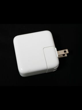 Lightly used Apple USB-C 30w power adapter plug